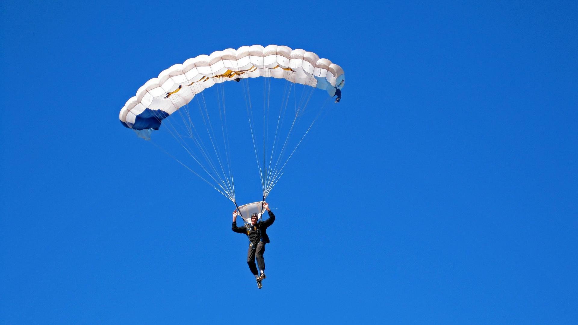 多项目中游泳选手体现团队成长潜力，业余游泳队